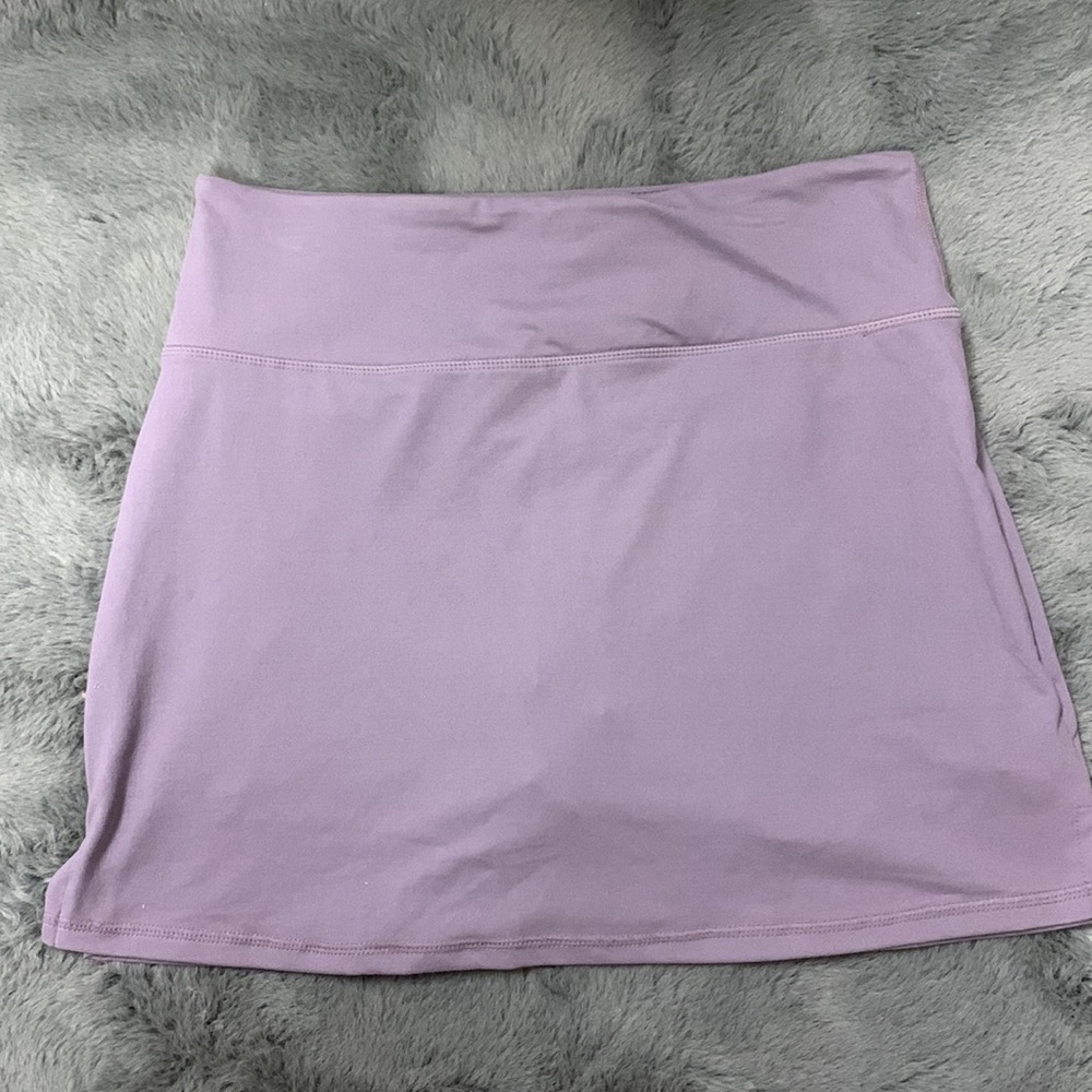 Selling this skirt that is too big for me. If interested text me 205-830-9811